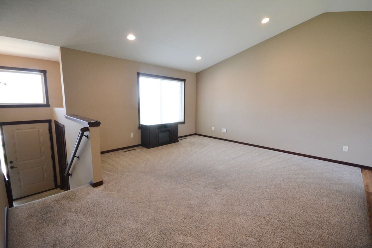 6762 Gaillardia Dr Nw - Photo 3 of 20