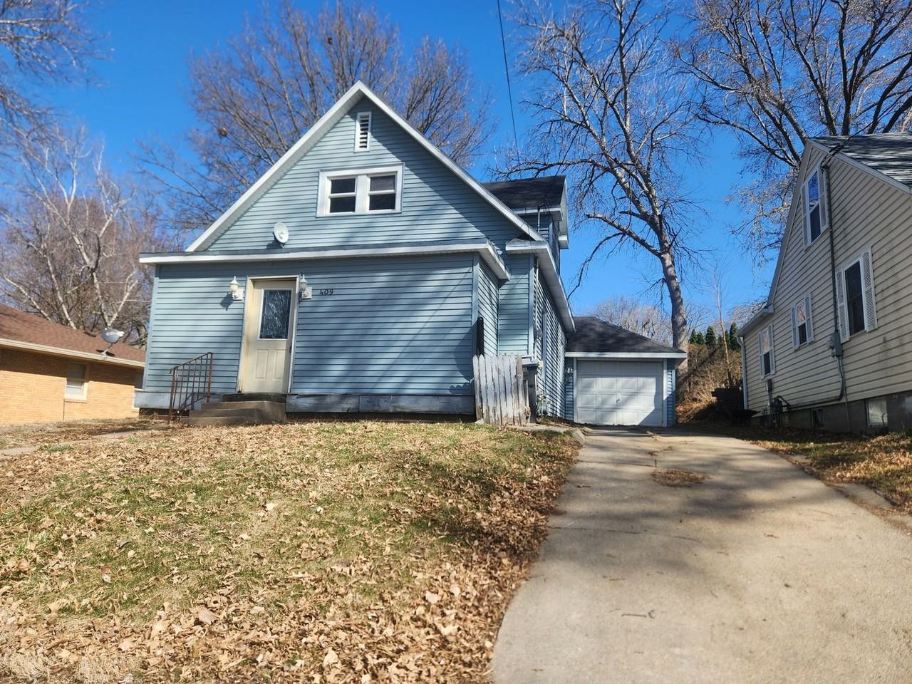 409 S Gates St - Photo 2 of 10