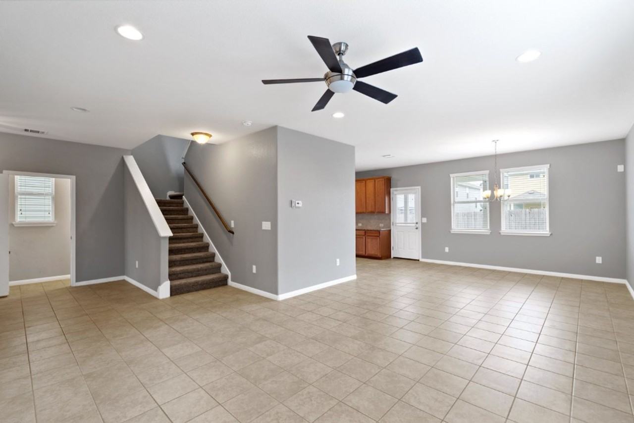 467 Twisted Oaks Ln - Photo 6 of 28