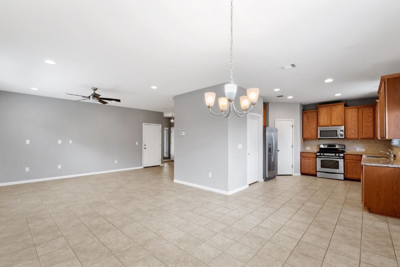 467 Twisted Oaks Ln - Photo 7 of 28