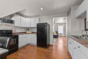 featured image of 1412 N Durkee St