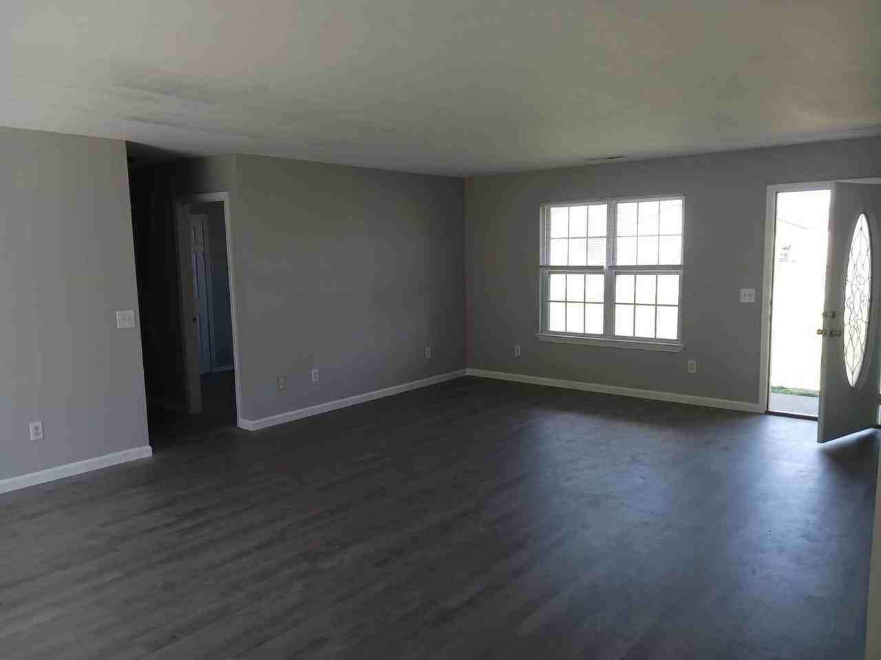 304 Lauderdale Dr - Photo 2 of 8