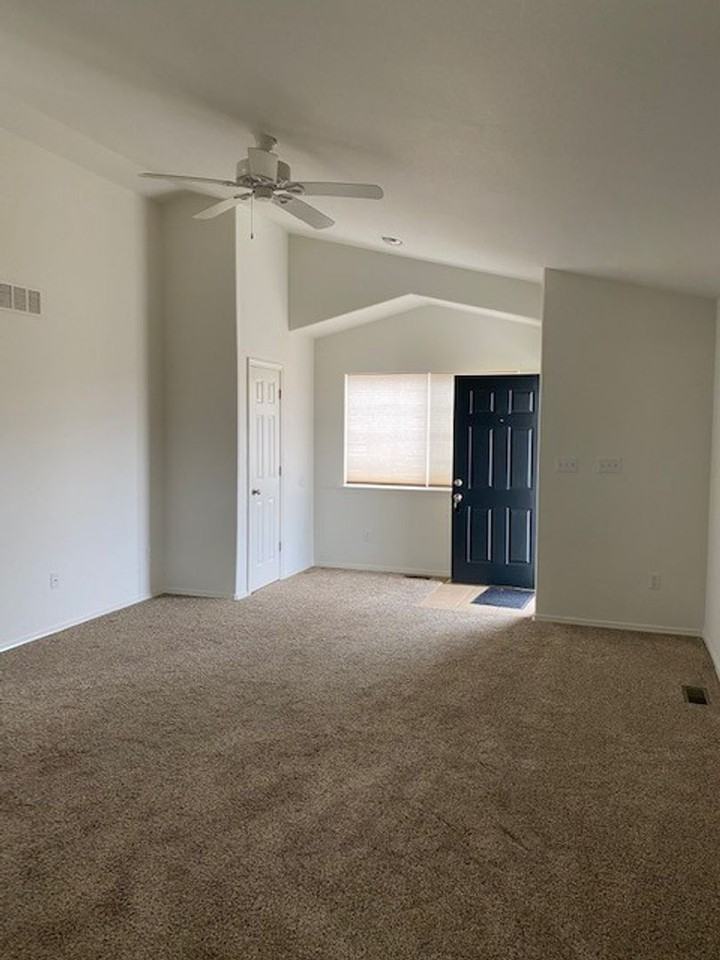 3004 W 22nd St - Photo 2 of 10