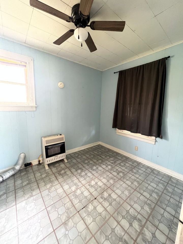 424 Chandler St - Photo 3 of 9