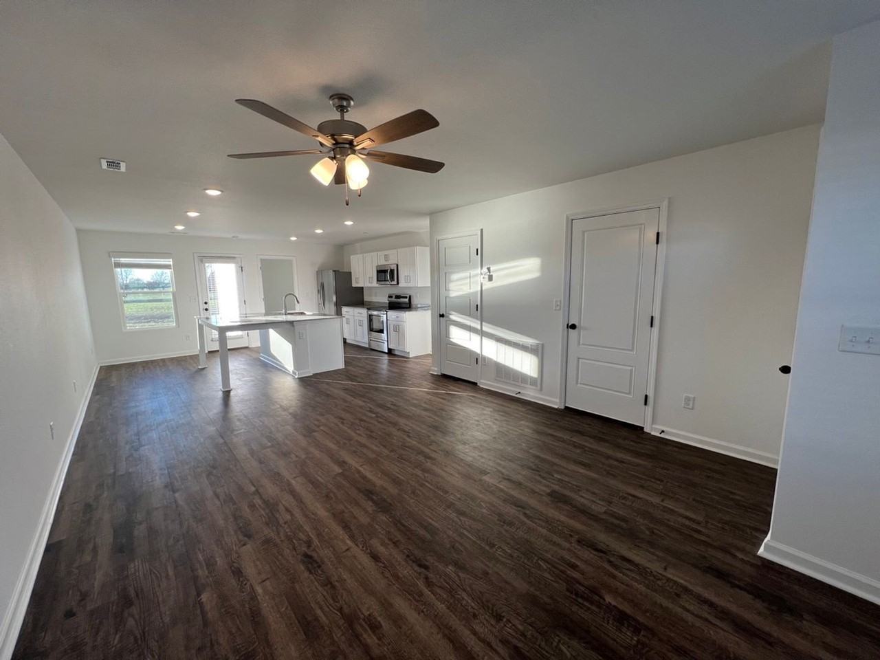 608 Short Leaf Ln - Photo 3 of 26