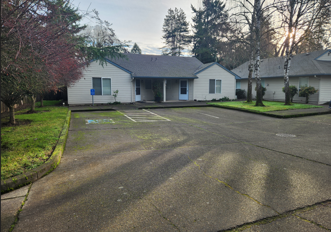 Shady Manor - Photo 4 of 16