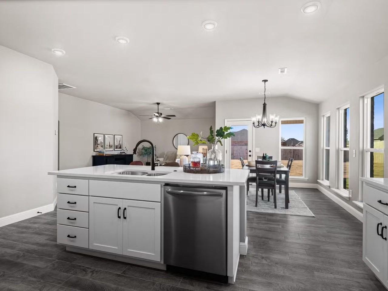 1104 Sw 2nd Ave - Photo 2 of 41