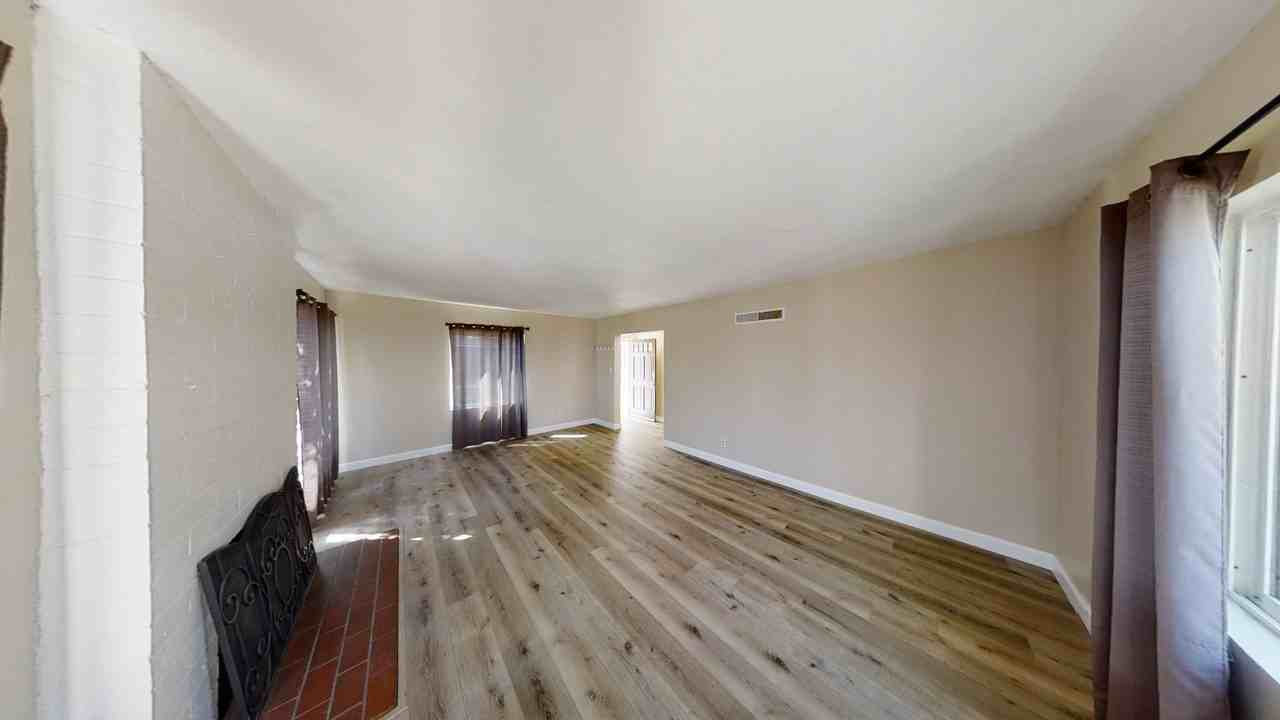 5068 Rockford Dr - Photo 5 of 14