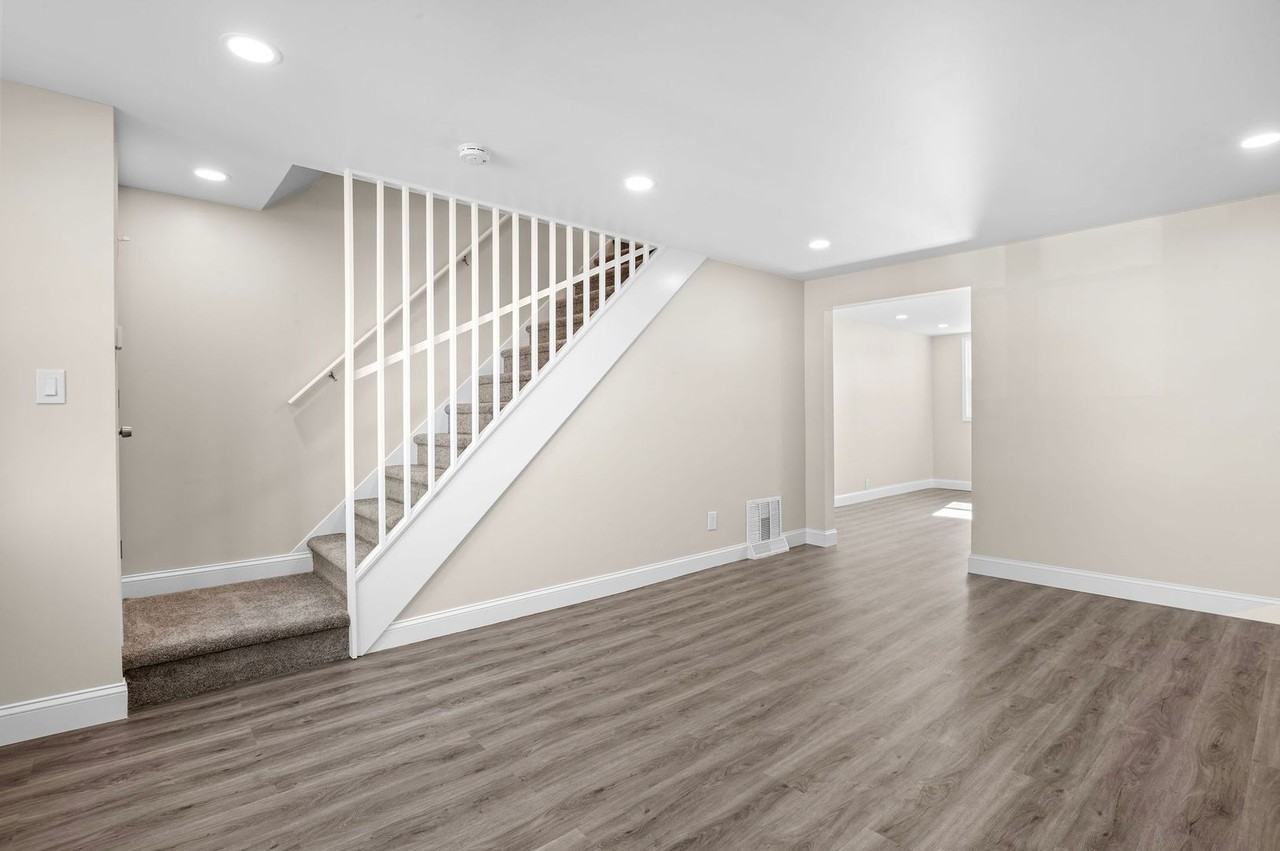 422 Westmont Dr - Photo 3 of 21