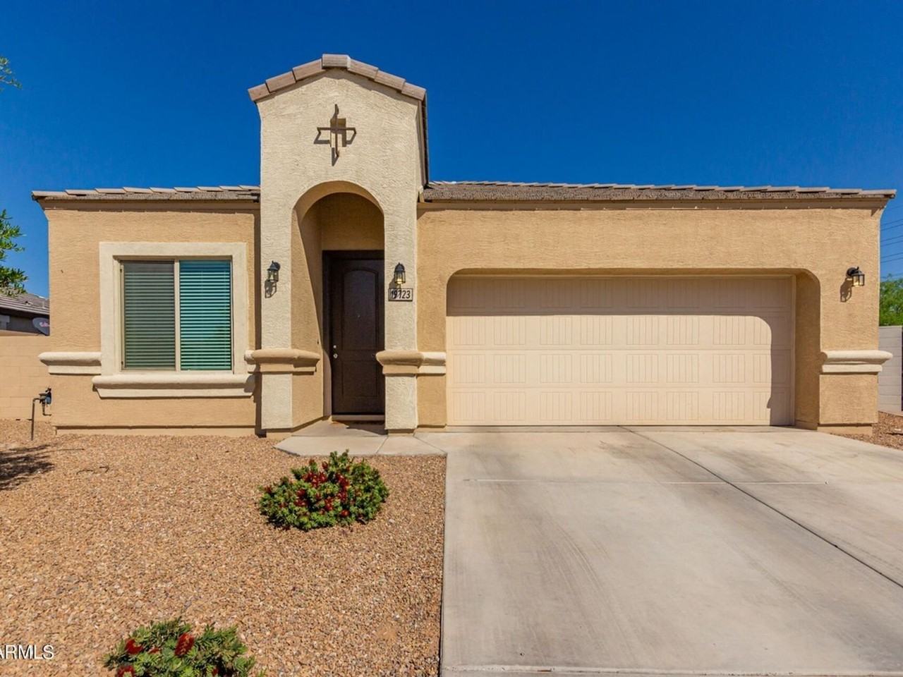 19723 N Tammy St - Photo 2 of 23