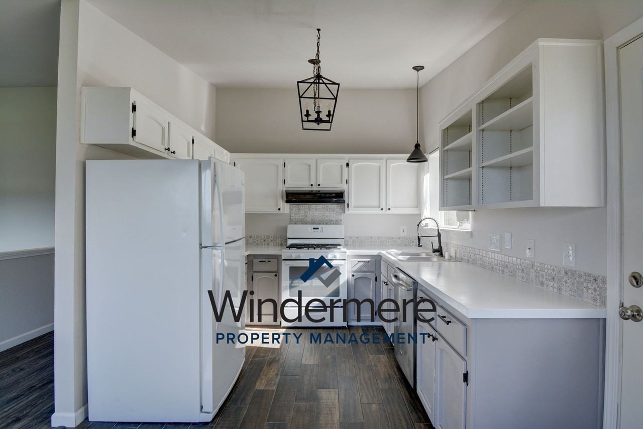 2605 San Juan St - Photo 3 of 22