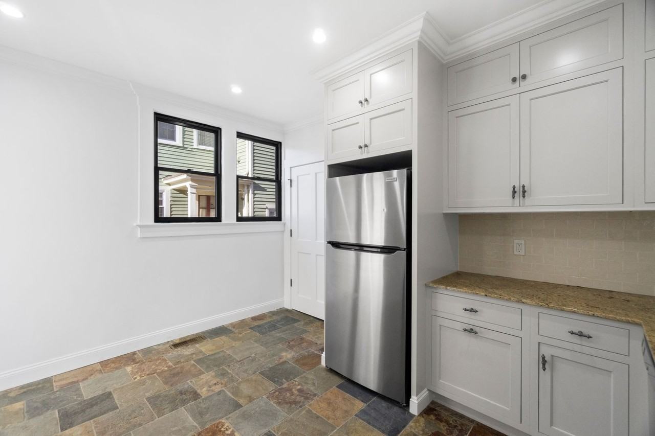 54 Trumbull Street - Photo 6 of 50