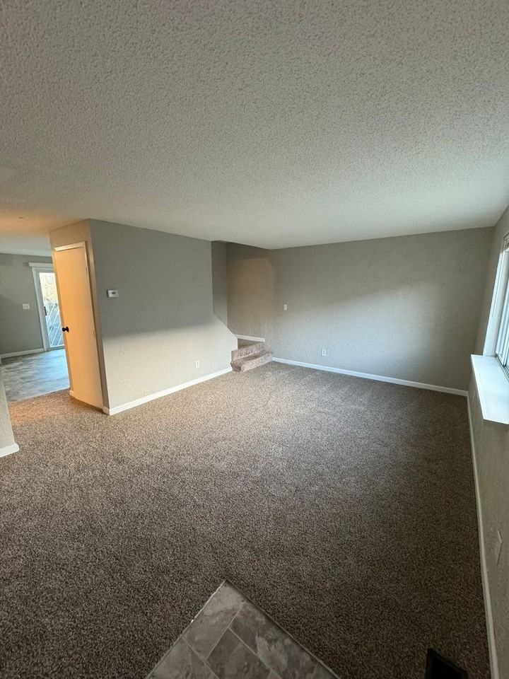 4867 Foxcroft Ct - Photo 2 of 27