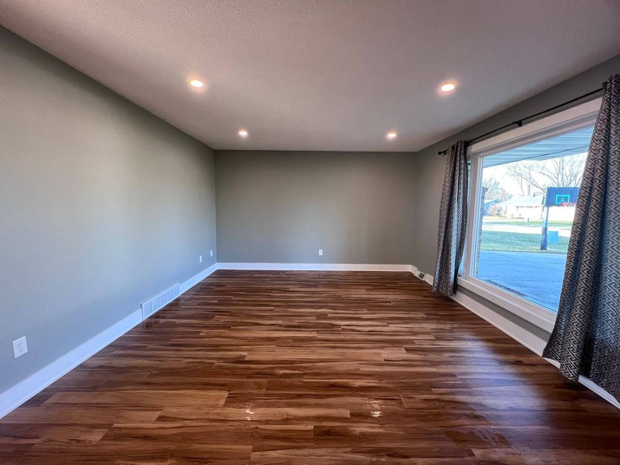 7338 Harmon Ln - Photo 3 of 27