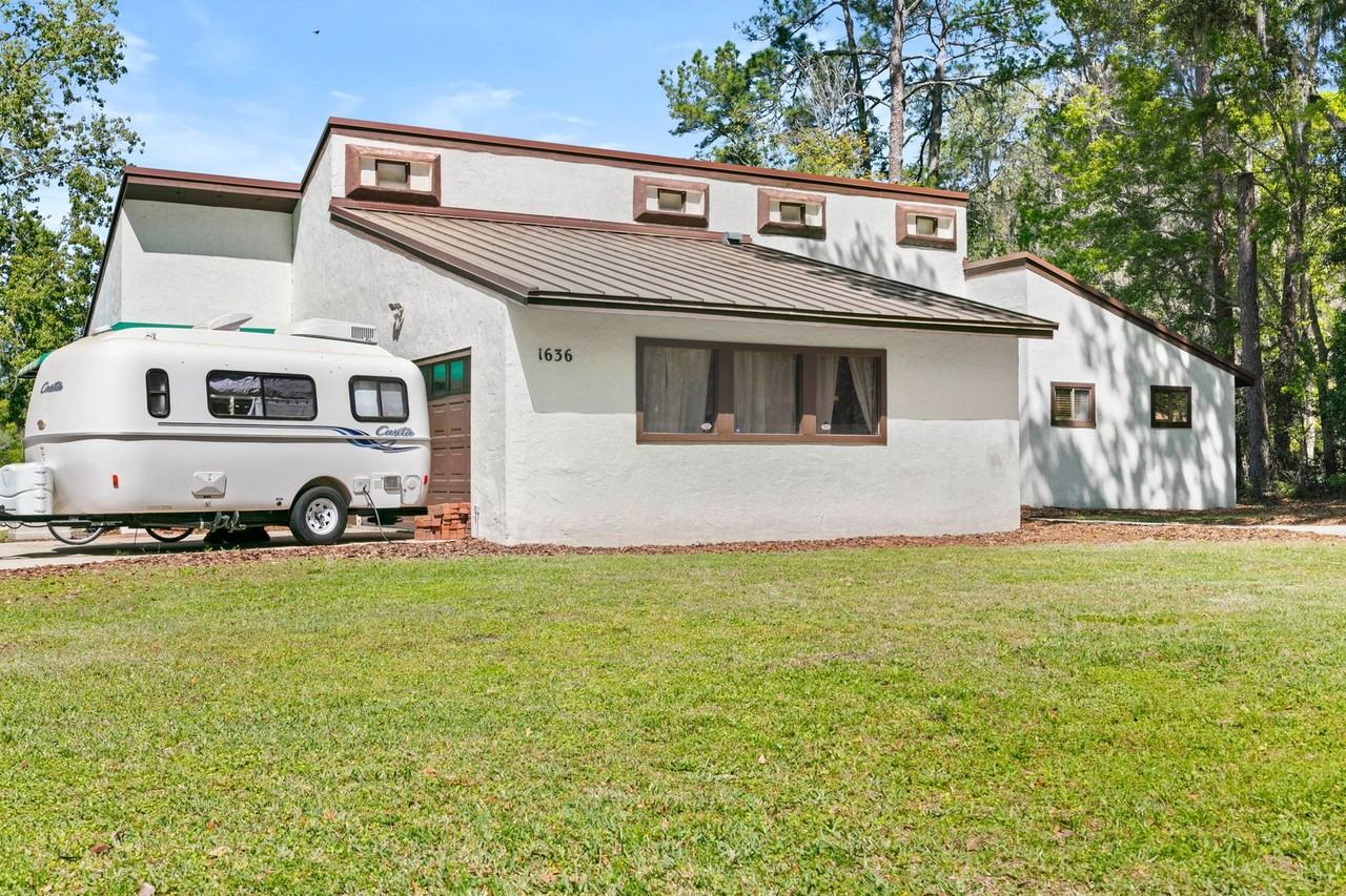 1636 Nw 51st Ter - Photo 3 of 33