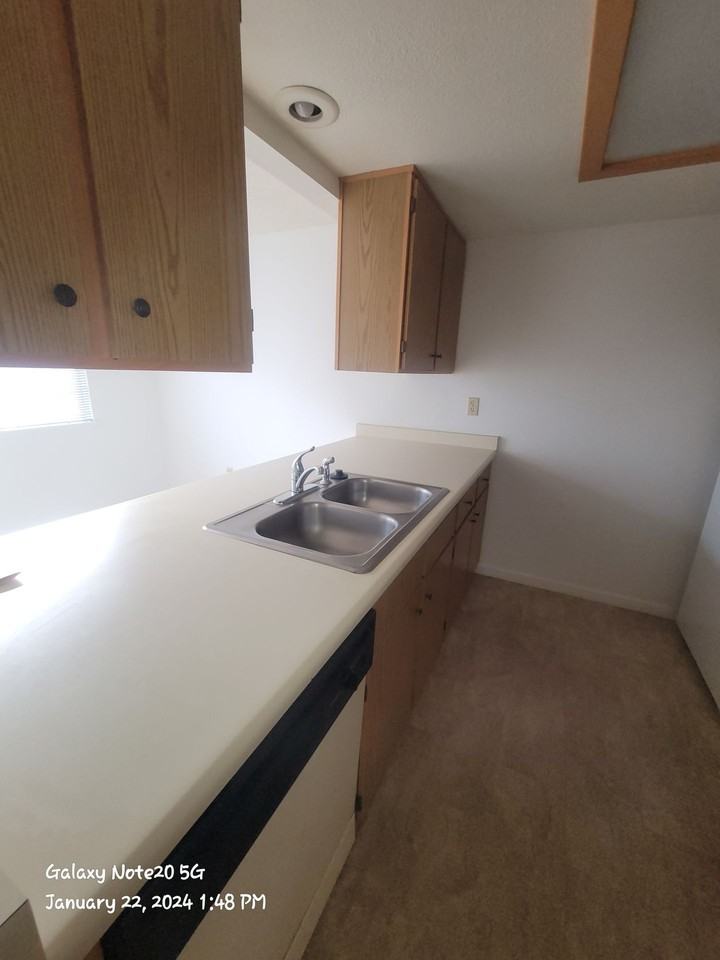 2101 Poplar Dr # 66 Medford Oregon - Photo 3 of 10