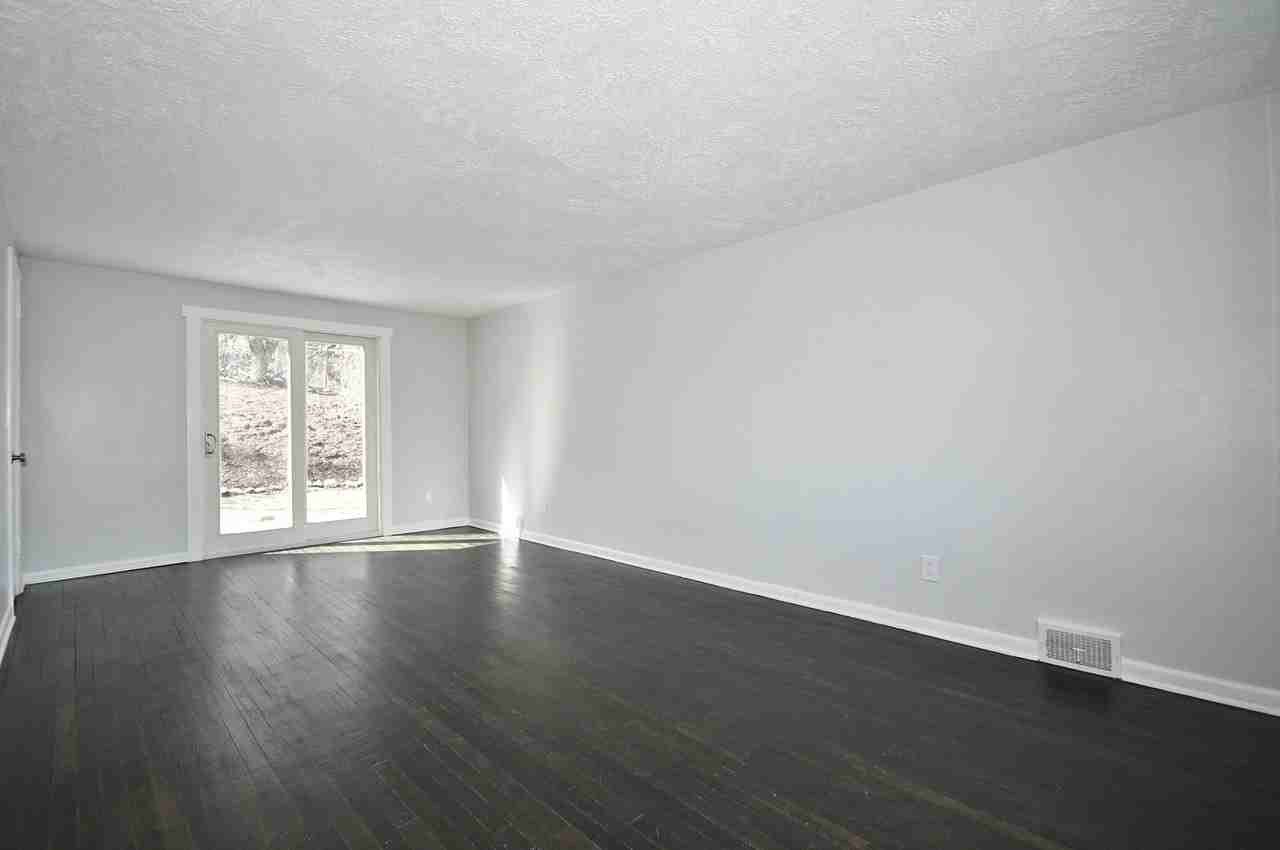 1605 Mill St - Photo 2 of 27