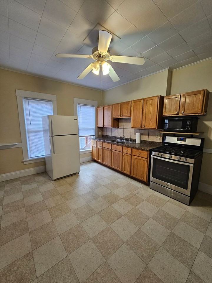 1720 N Fillmore St - Photo 2 of 14