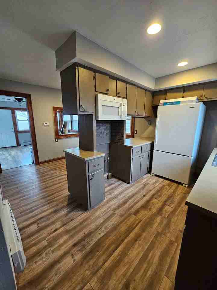 1542 W 16th St - Photo 2 of 14