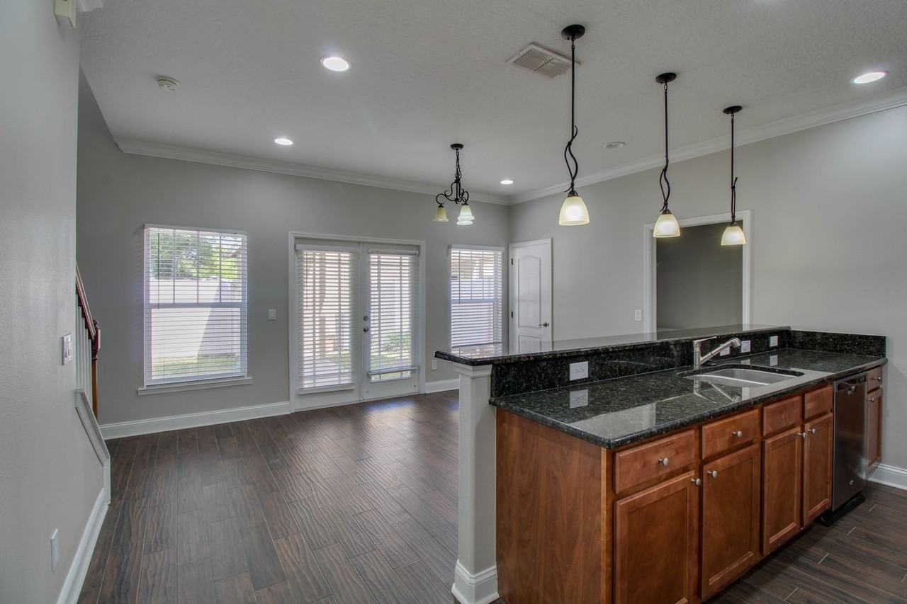 1761 Indiana Ave - Photo 7 of 24