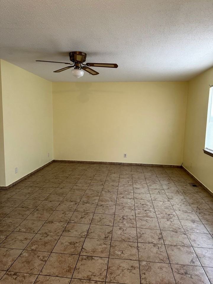 1350 Kimberly Ln - Photo 2 of 12