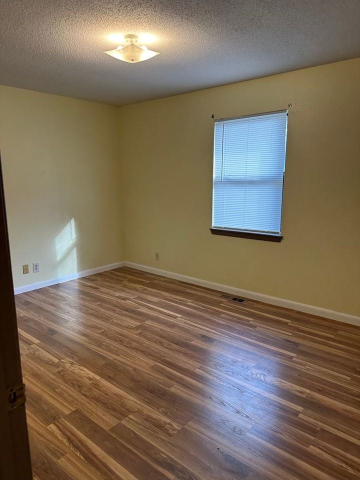 1350 Kimberly Ln - Photo 3 of 12