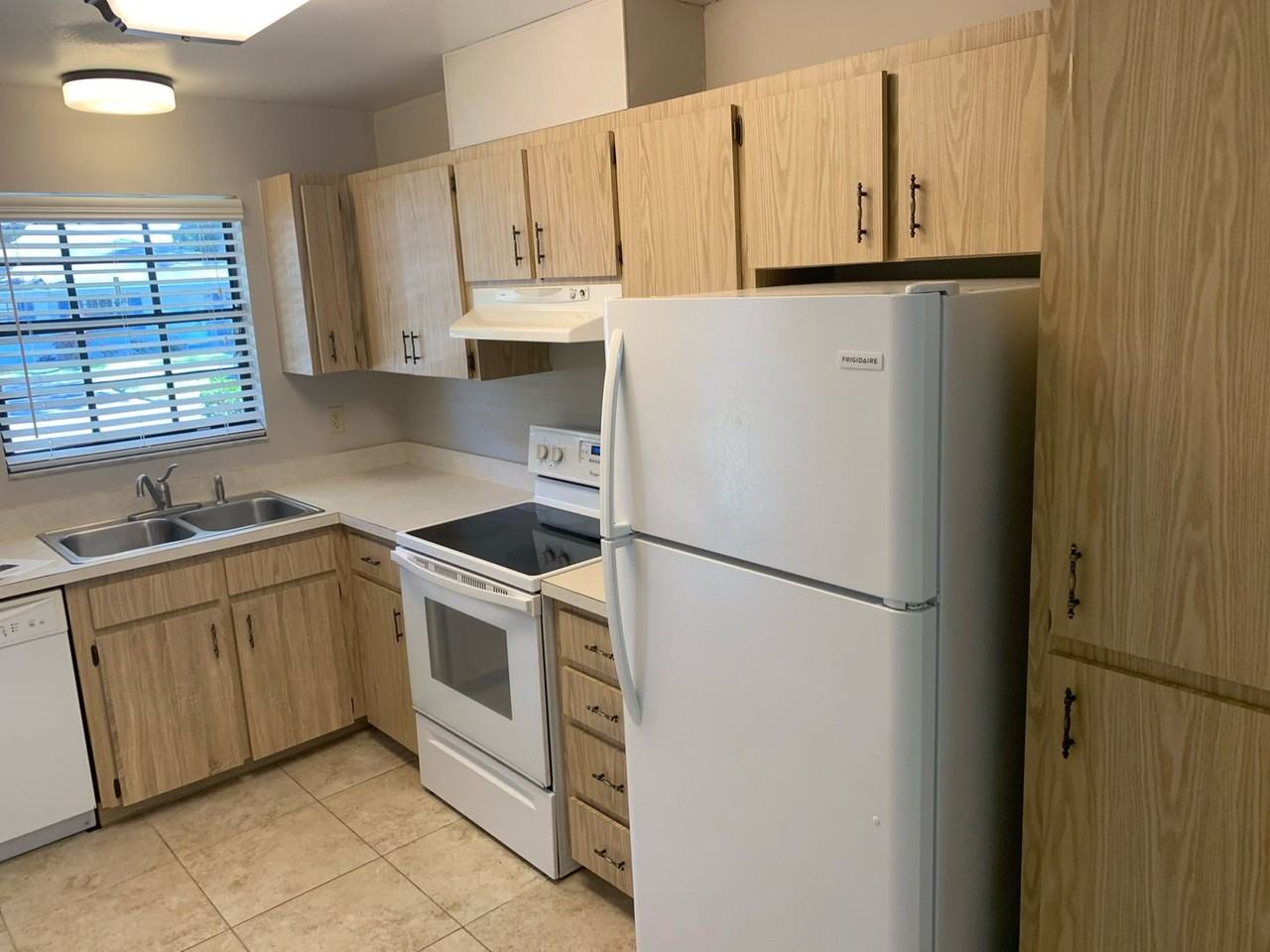 606 Park St - Photo 2 of 12