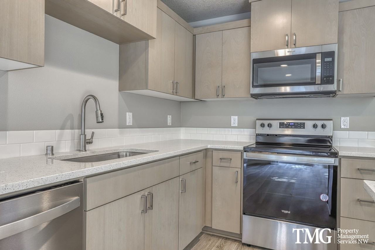 4802 Ne 37th Ct - Photo 3 of 18