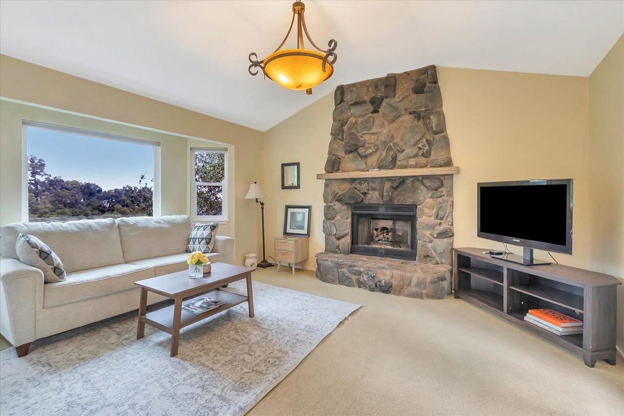 16101 Matilija Dr - Photo 7 of 34