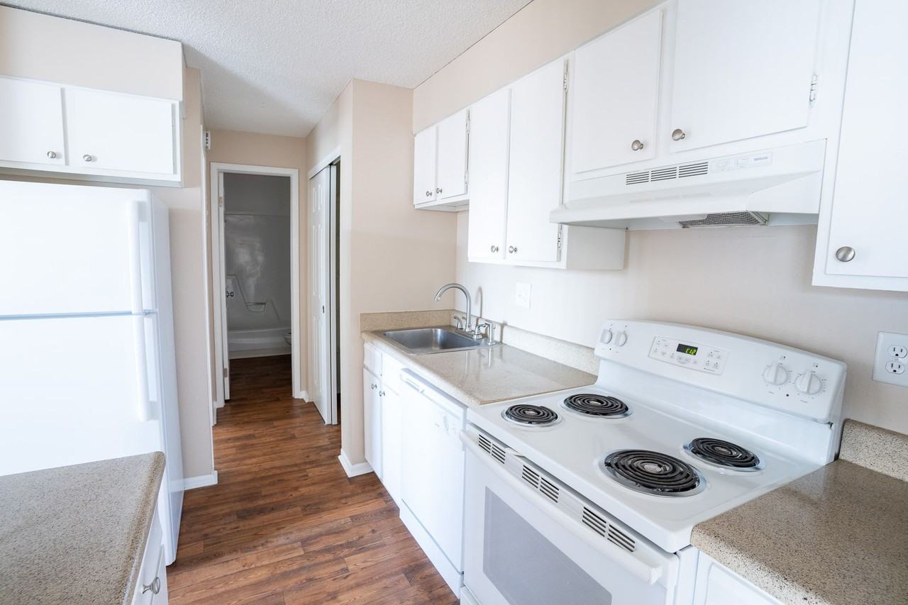 Prentice House Apartments - Photo 4 of 33