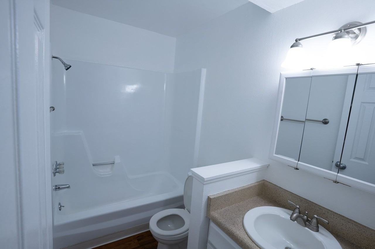 Prentice House Apartments - Photo 7 of 33