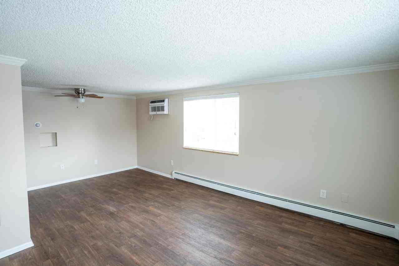 Knollwood and Tanglewood Apartments - Photo 2 of 36