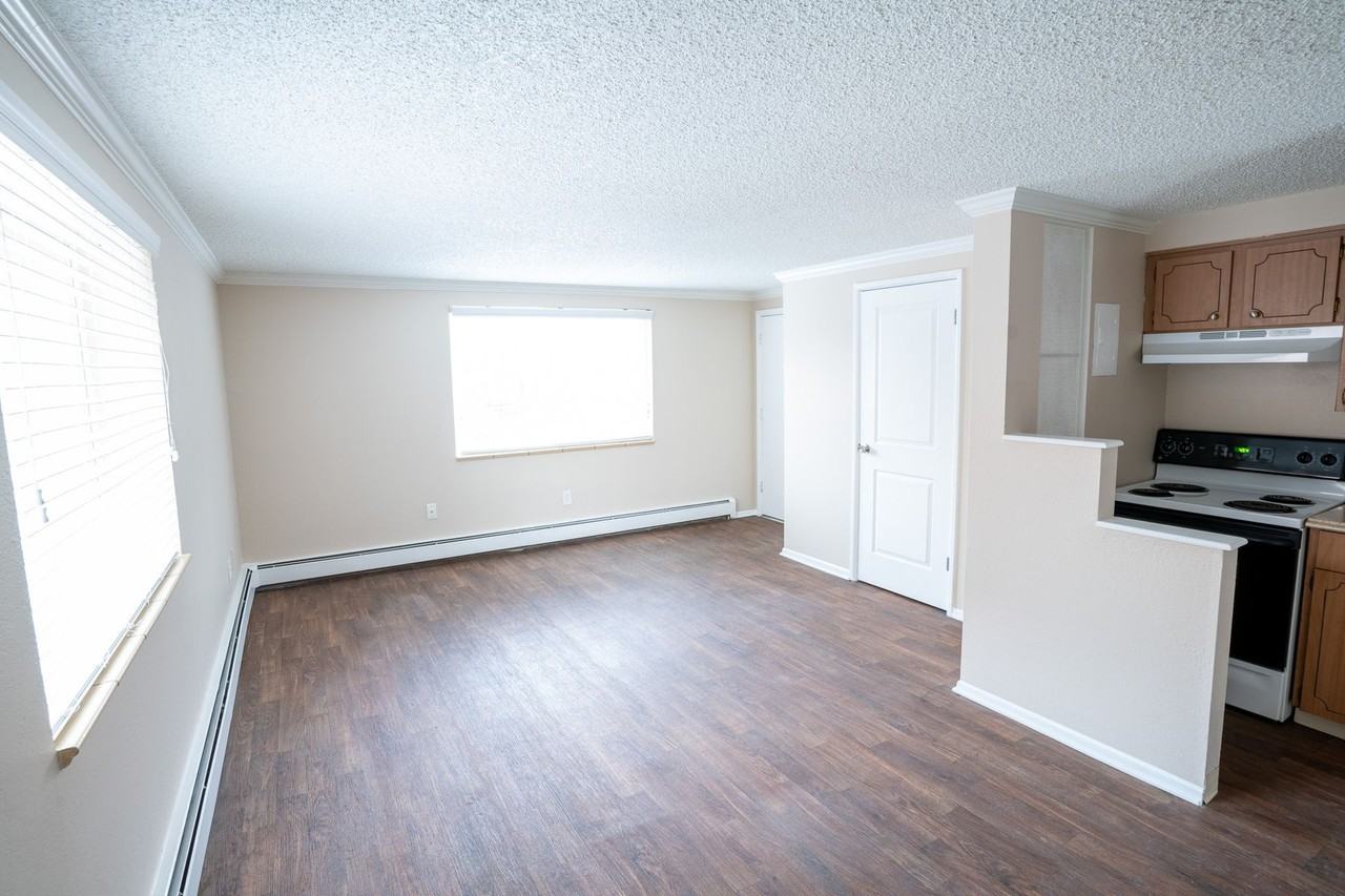 Knollwood and Tanglewood Apartments - Photo 4 of 36