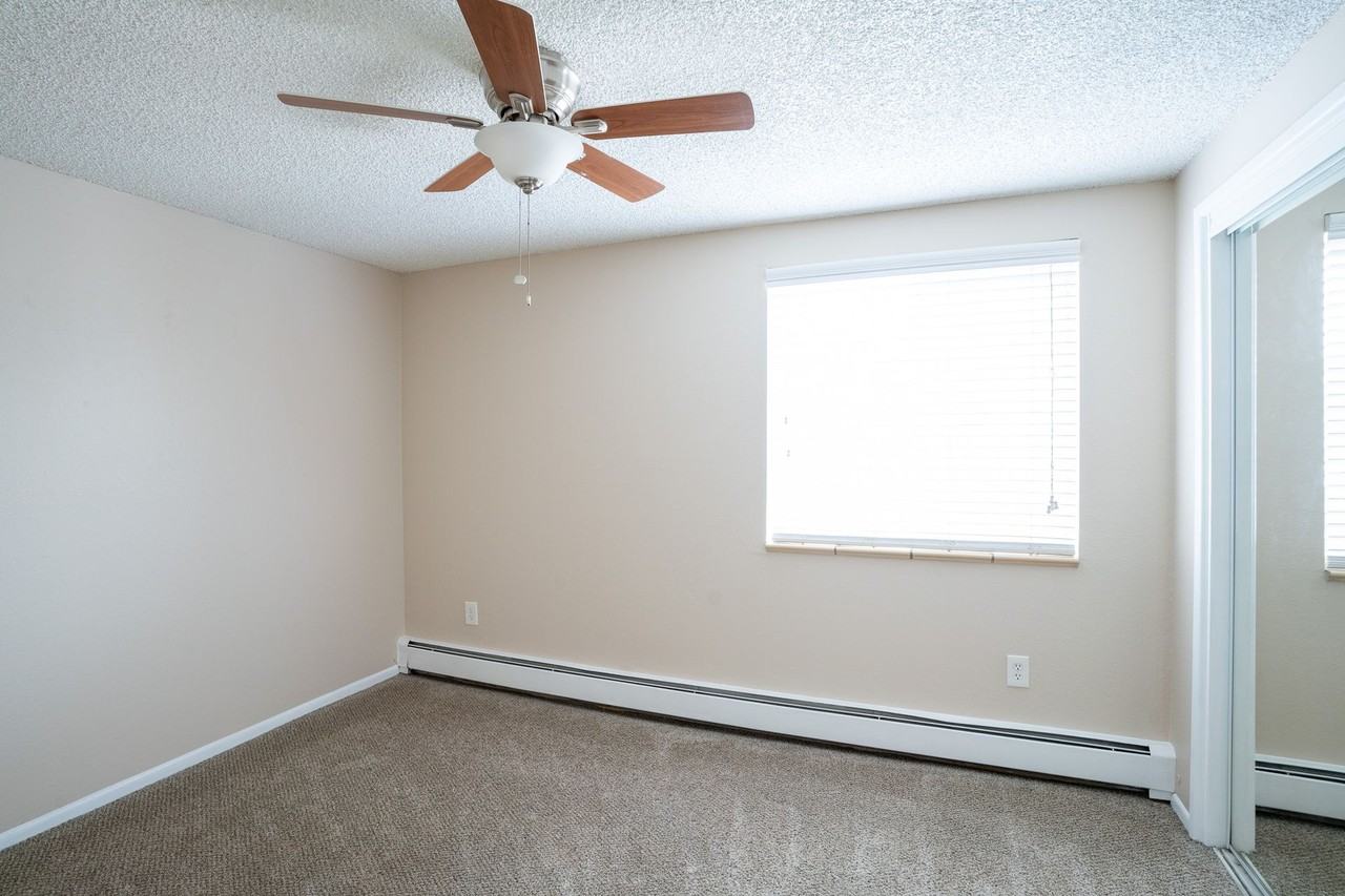 Knollwood and Tanglewood Apartments - Photo 5 of 36