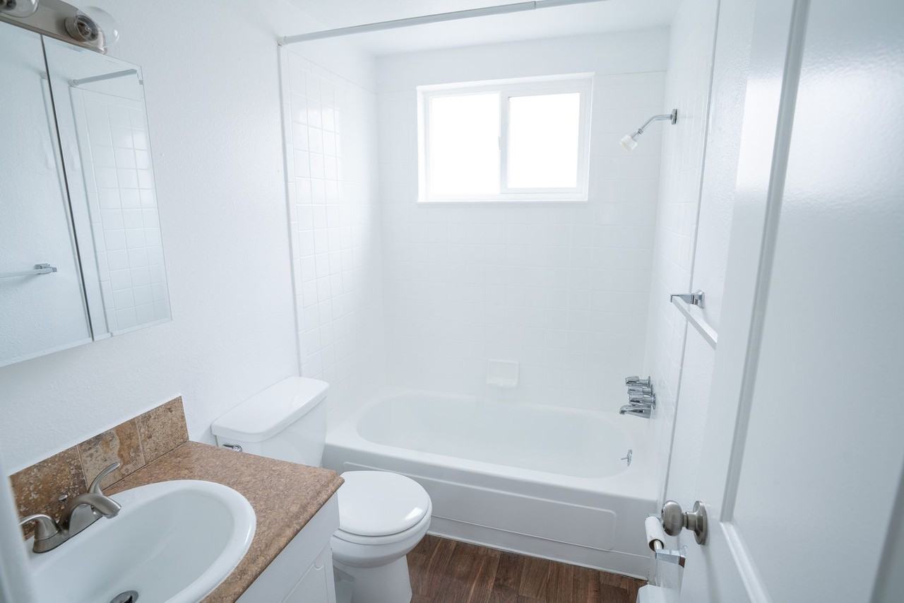 Knollwood and Tanglewood Apartments - Photo 6 of 36