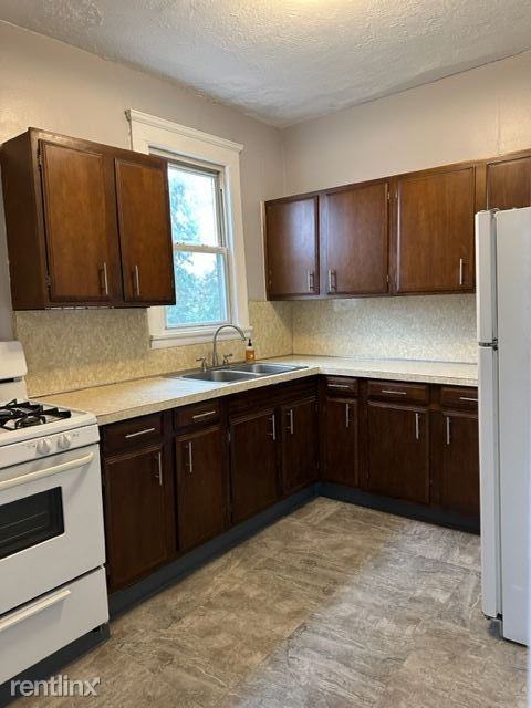 292 Academy St - Photo 2 of 14