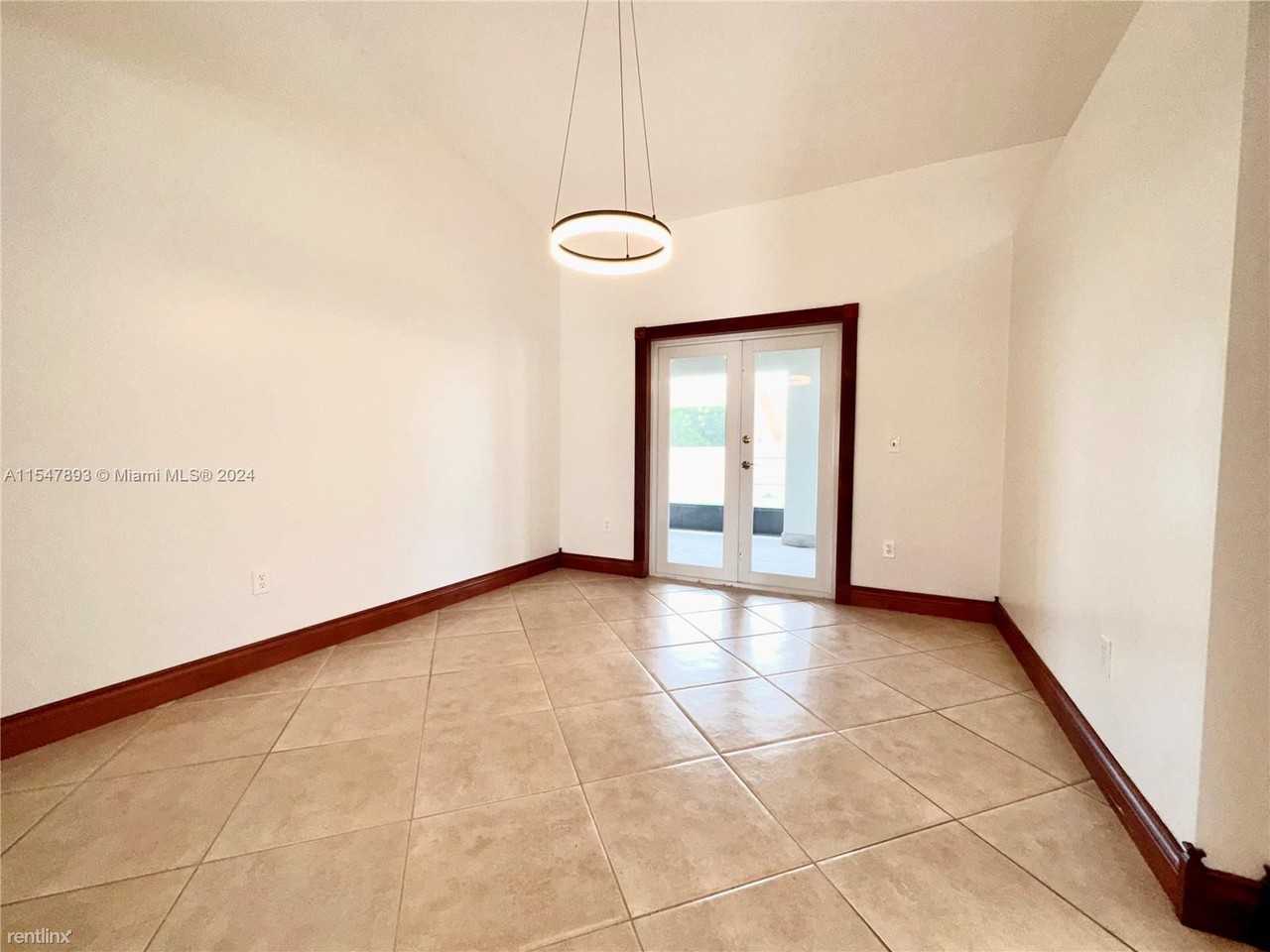 420 Sw 133rd Ct - Photo 3 of 9