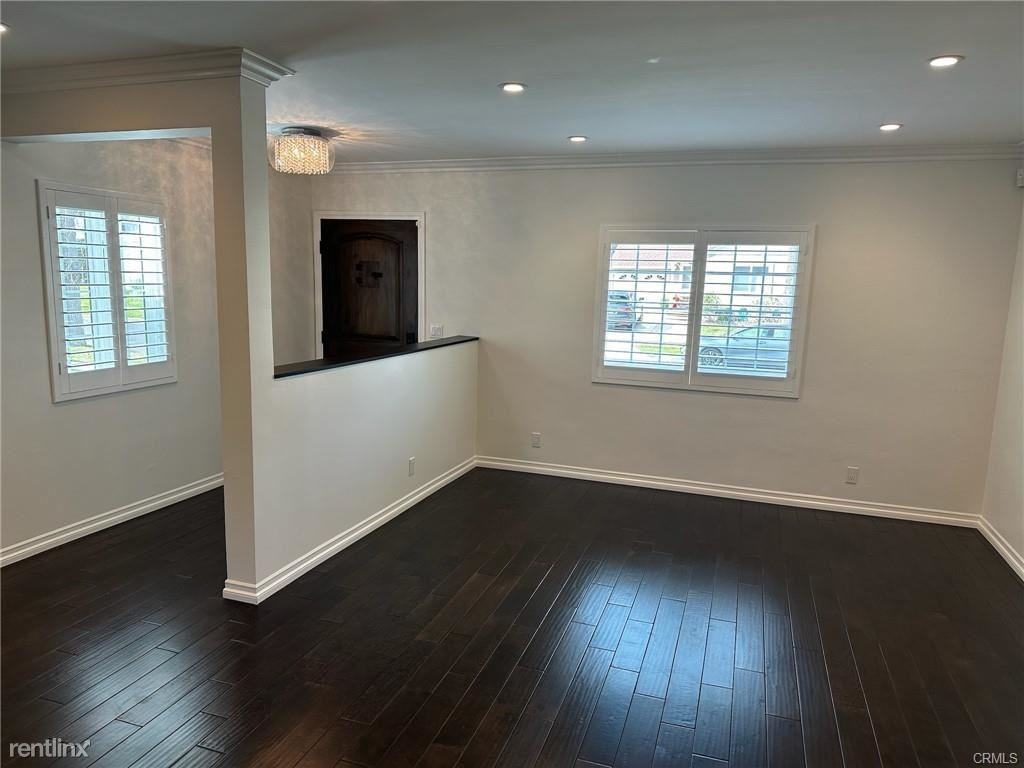 5752 Newcastle Ave - Photo 2 of 15