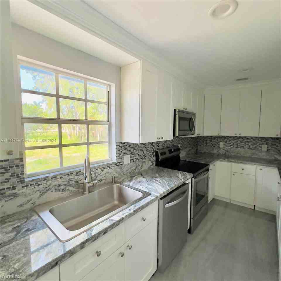 12141 54th St N - Photo 2 of 4