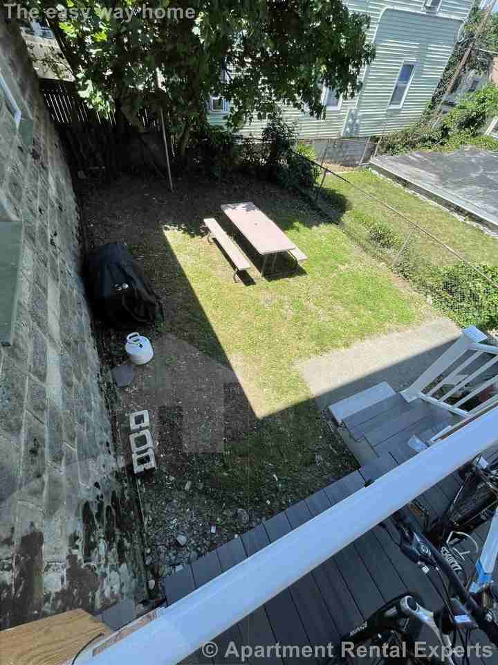 18 Bond St #1 - Photo 7 of 10