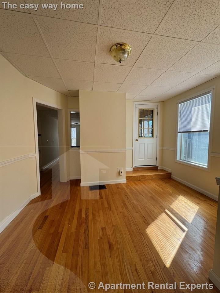 8 Swan Pl #1 - Photo 2 of 19