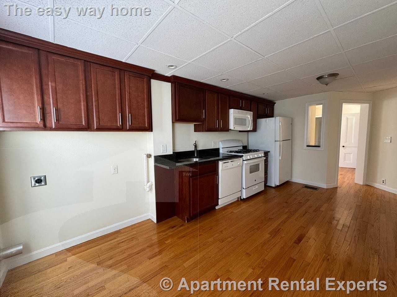 8 Swan Pl #1 - Photo 3 of 19