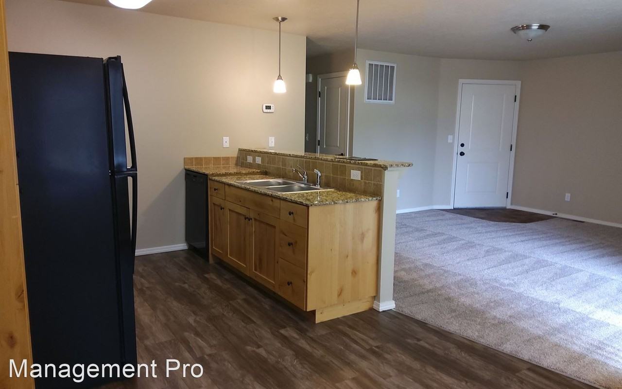 1535 W Alexandra - Photo 3 of 6
