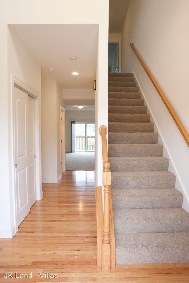 810 W Trailcreek Drive - Photo 2 of 11