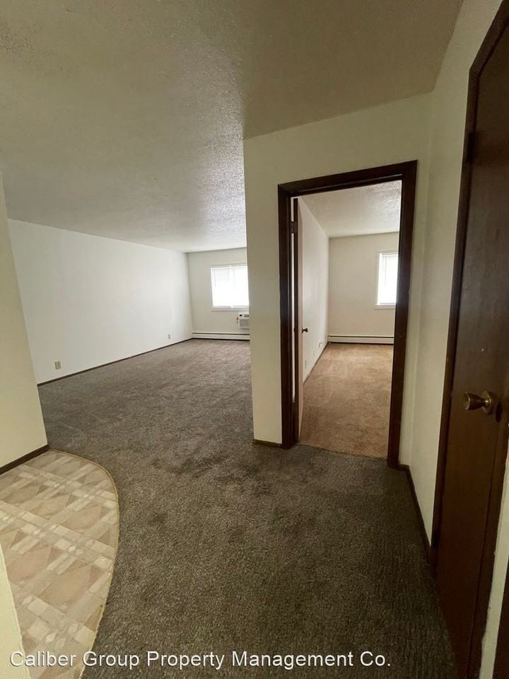 765 Russell Rd - Photo 3 of 5