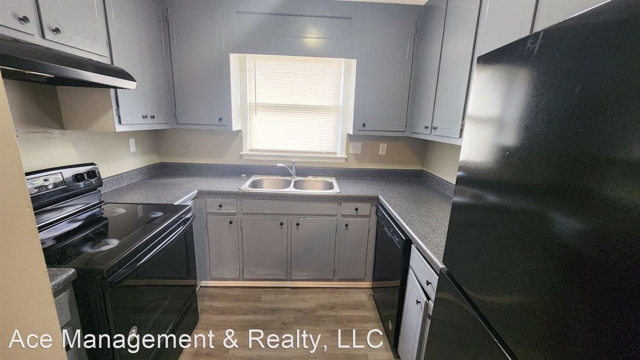 4426 Bonnell Dr NW - Photo 3 of 10