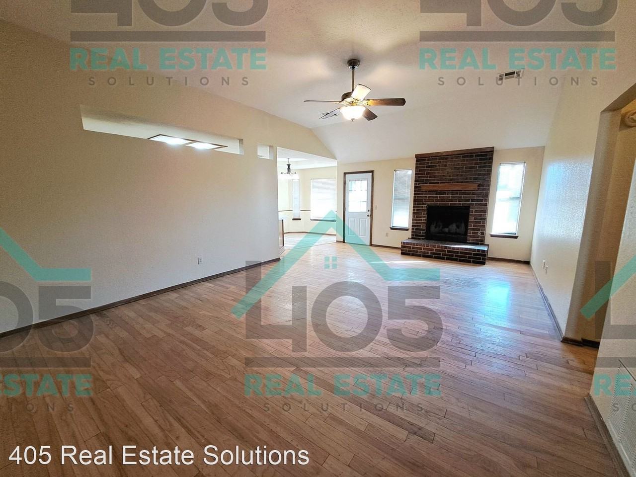 704 Coopers Hawk Dr - Photo 3 of 17