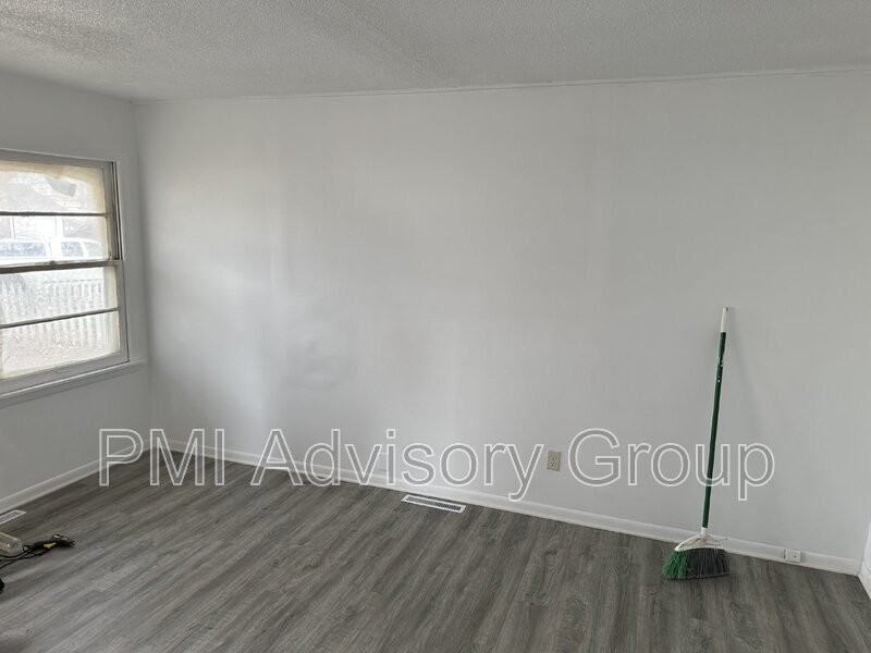 216 Se Lime St - Photo 3 of 12