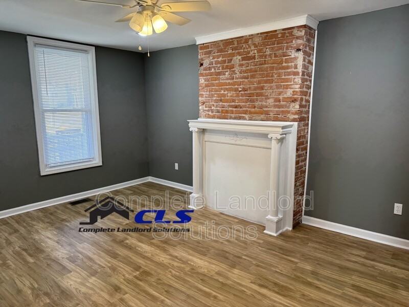 702 S 8th St - Photo 2 of 7