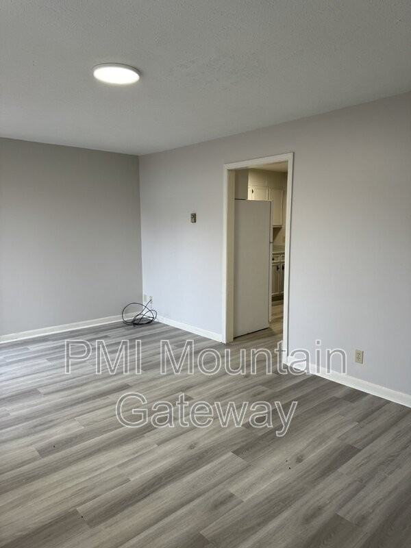 62 Brittany Cir - Photo 3 of 9